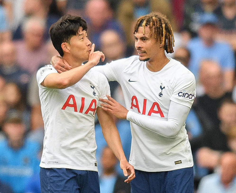 Son Heung-min schießt die Spurs zum Sieg, jubelt mit Dele Alli.