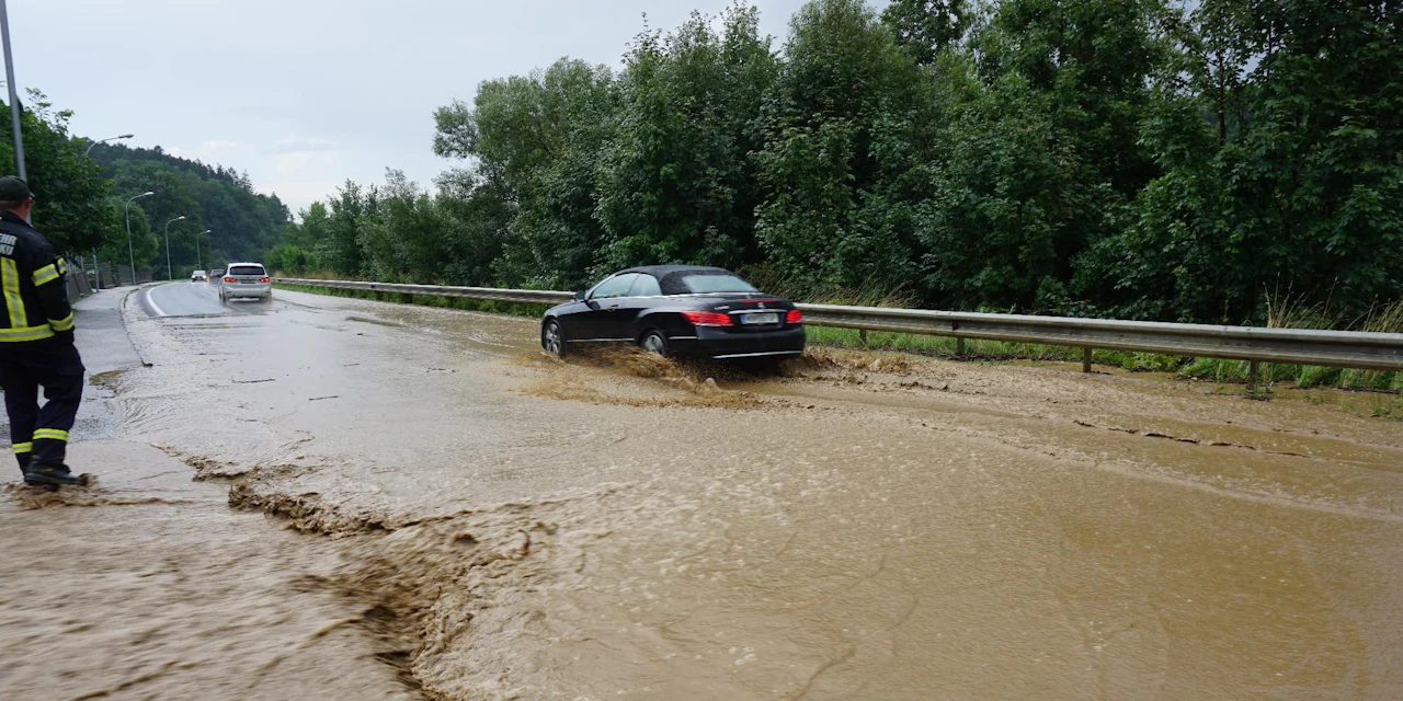 Unwetter zog über Bezirk Neunkirchen hinweg - Vimarsana News