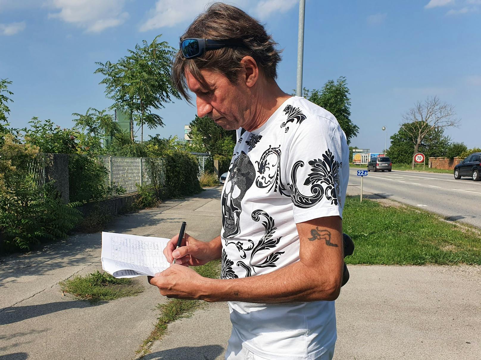 Protest gegen Logistikzentrum in Oeynhausen: Auch&nbsp;der Oeynhausner Promifotograf Robert Rieger unterstützt die Ortschaft mit seiner Unterschrift.