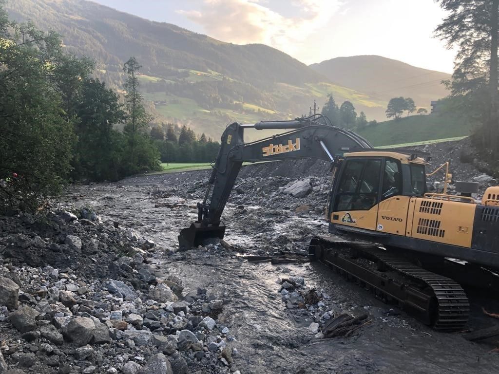 Die Baggerfahrer stehen im Dauereinsatz.