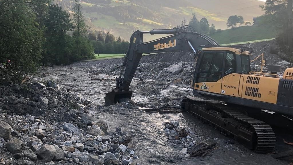 Die Baggerfahrer stehen im Dauereinsatz.
