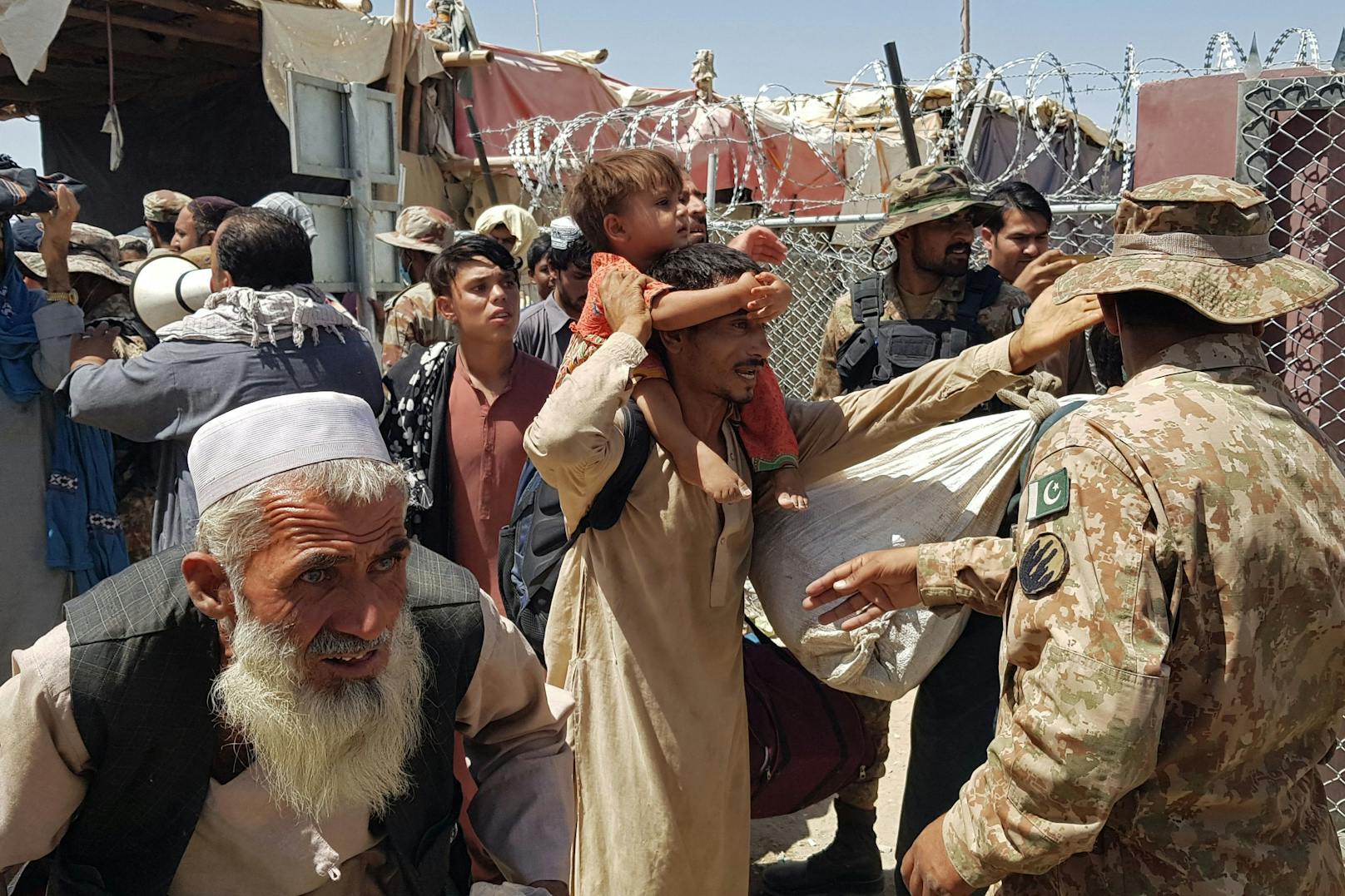 Die radikalislamischen Taliban haben nun auch die ostafghanische Stadt Dschalalabad eingenommen.