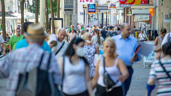 Die steigenden Infektionszahlen könnten schon bald für strengere Corona-Maßnahmen sorgen.