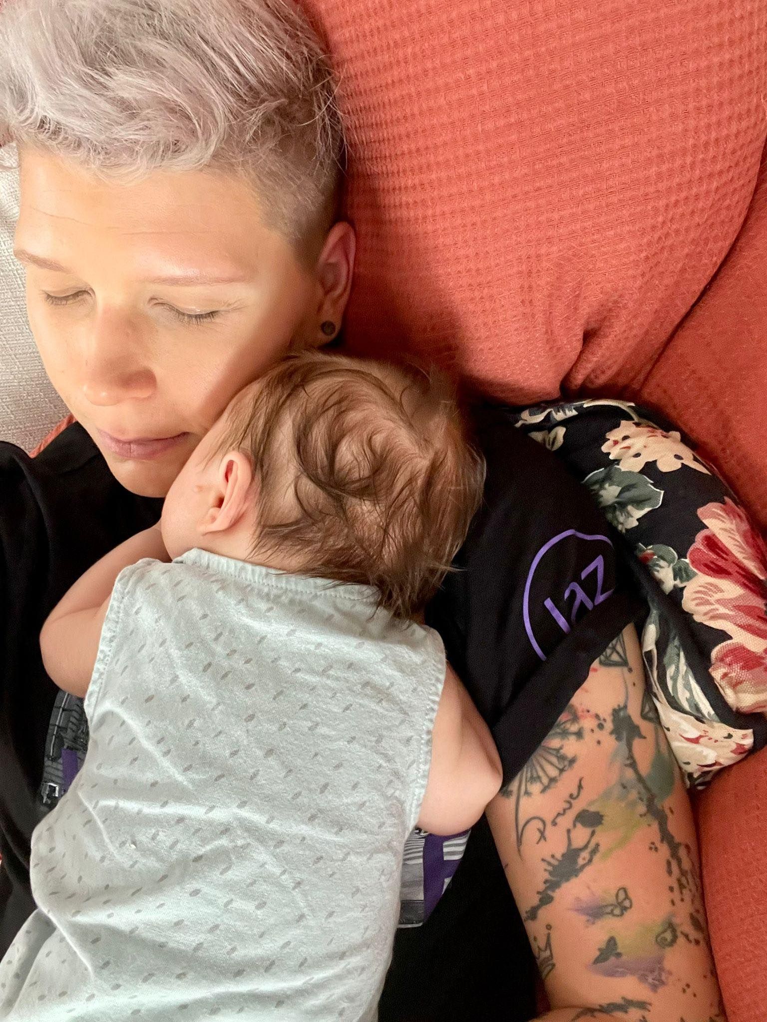 In ihrer Instagram-Story postete Virginia Ernst dieses süße Kuschelfoto.