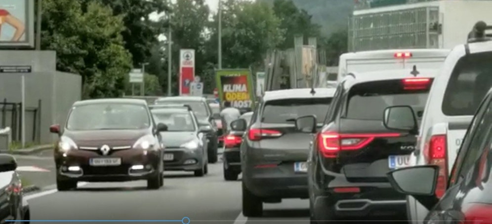 Für das Chaos-Plakat der Grünen wurde eine ganze Straße gesperrt.