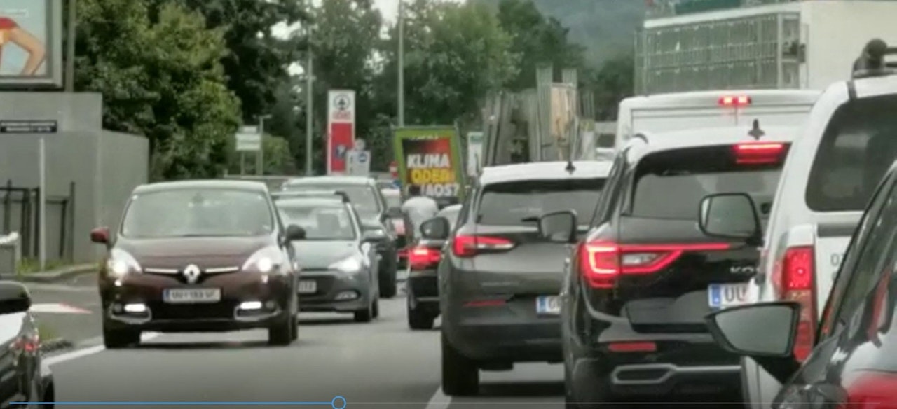Heute.at - Wahl-Plakate der Grünen sorgen für Verkehrs-Chaos