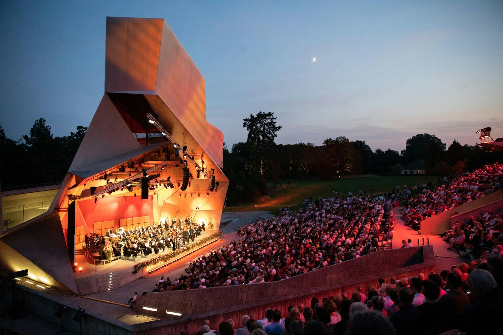 "Eröffnungskonzert Grafenegg Festival", "Das Tonkünstler-Orchester Niederösterreich spielt Verdi-Werke." 
