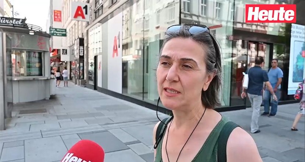 Ayse ist gegen die Impfpflicht. Sie würde dann sogar auf das Essen gehen im Restaurant verzichten.