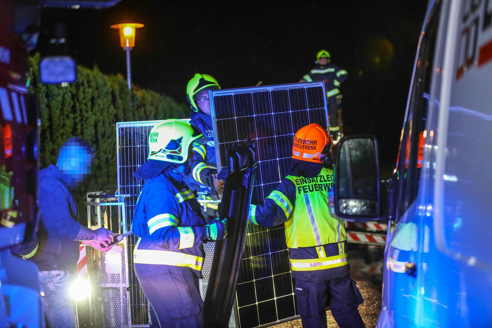 Eine Hagelfront samt Sturmböen hat Sonntagabend und in der Nacht auf Montag für zahlreiche Einsätze der Feuerwehr gesorgt.