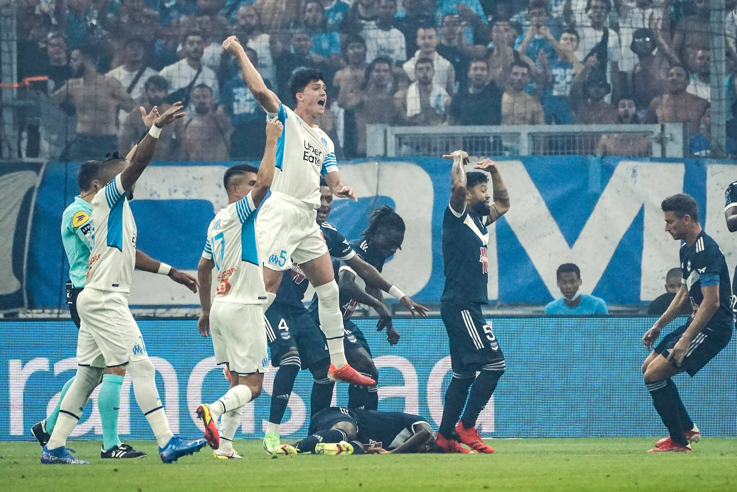 Samuel Kalu brach während des Spiels zusammen