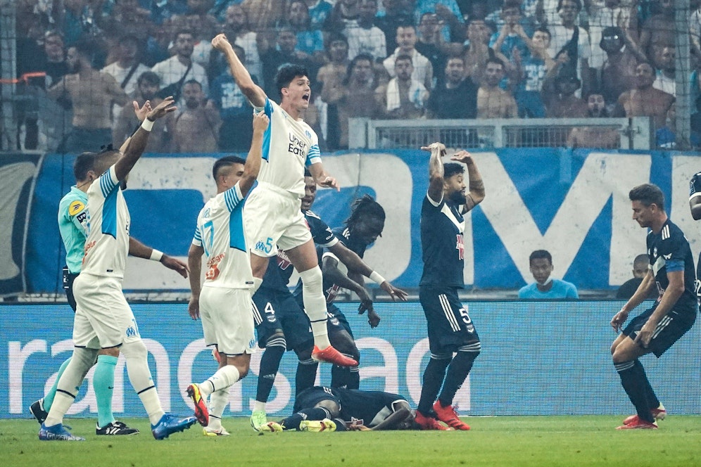 Samuel Kalu brach während des Spiels zusammen