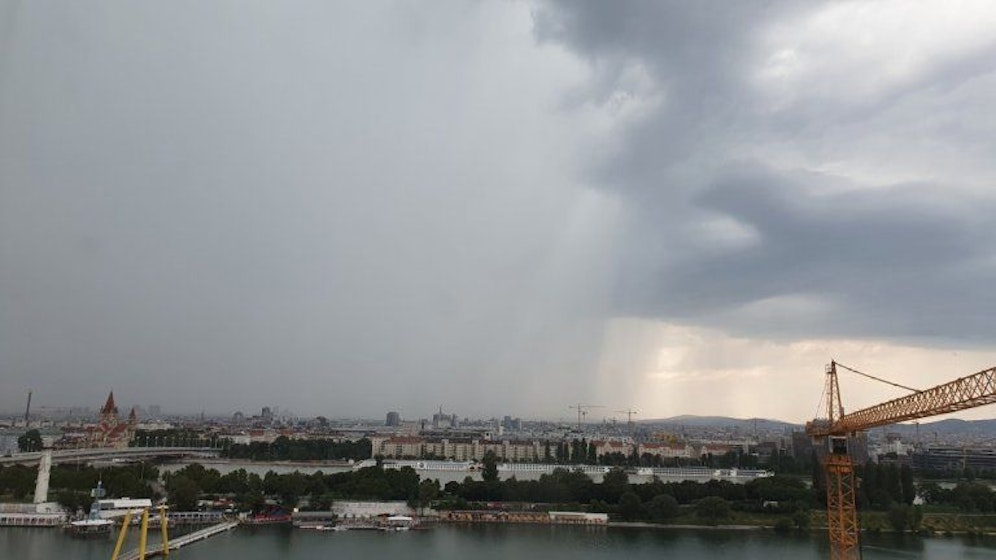 Gewitterkomplex erreichte Wien um 15:40 Uhr 