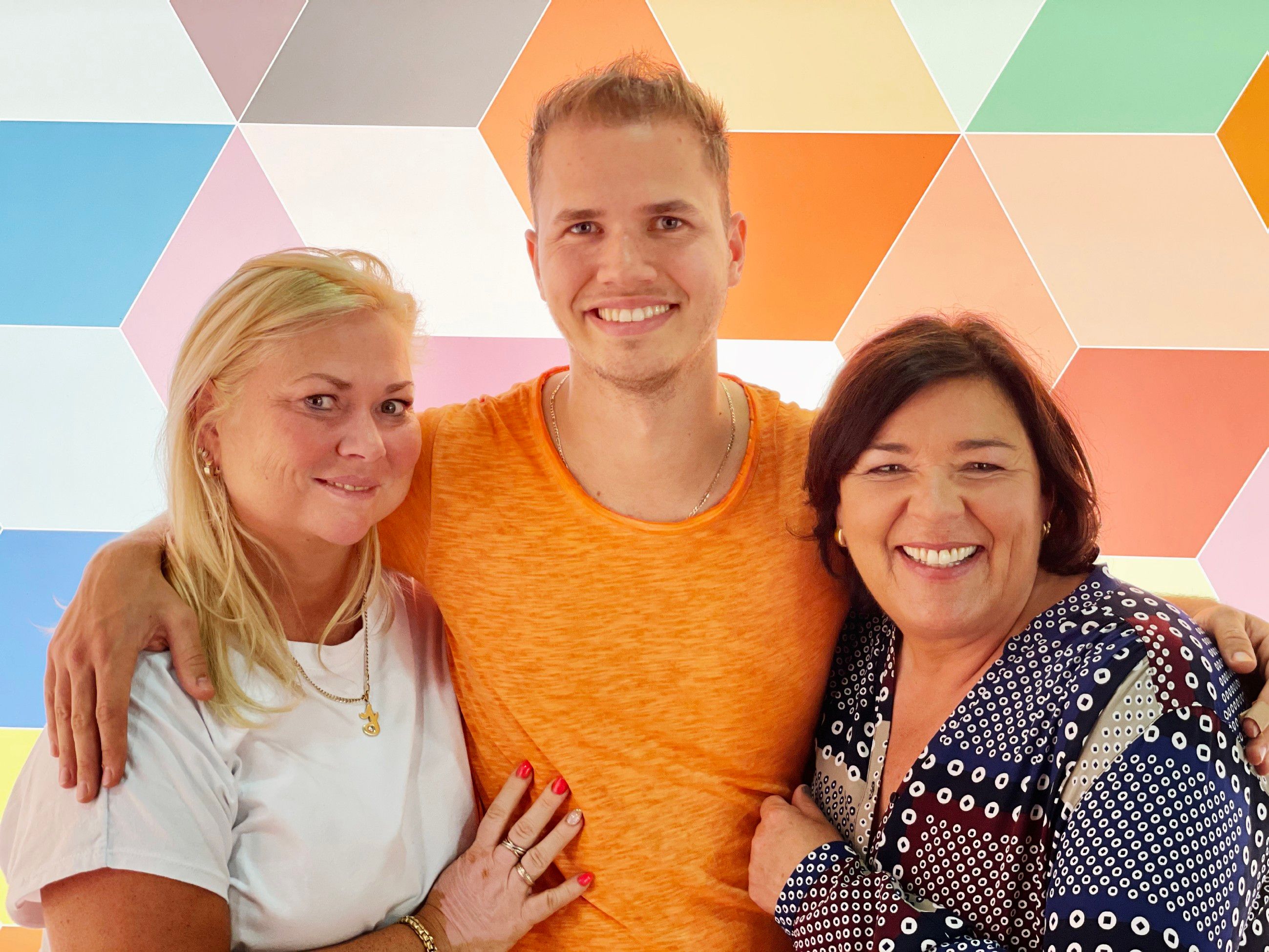 Nic (25) mit Mama Jaqueline (50) bei Veras "Schwiegertochter gesucht"