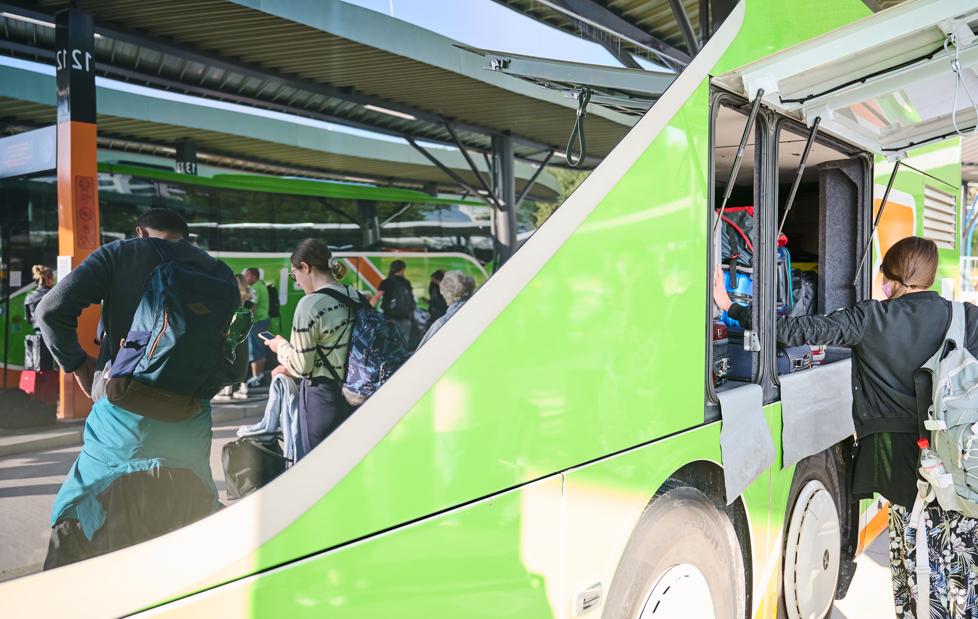 Das Land OÖ rät Personen, die in den betroffenen Verkehrsmitteln unterwegs waren, einen Corona-Test zu machen.
