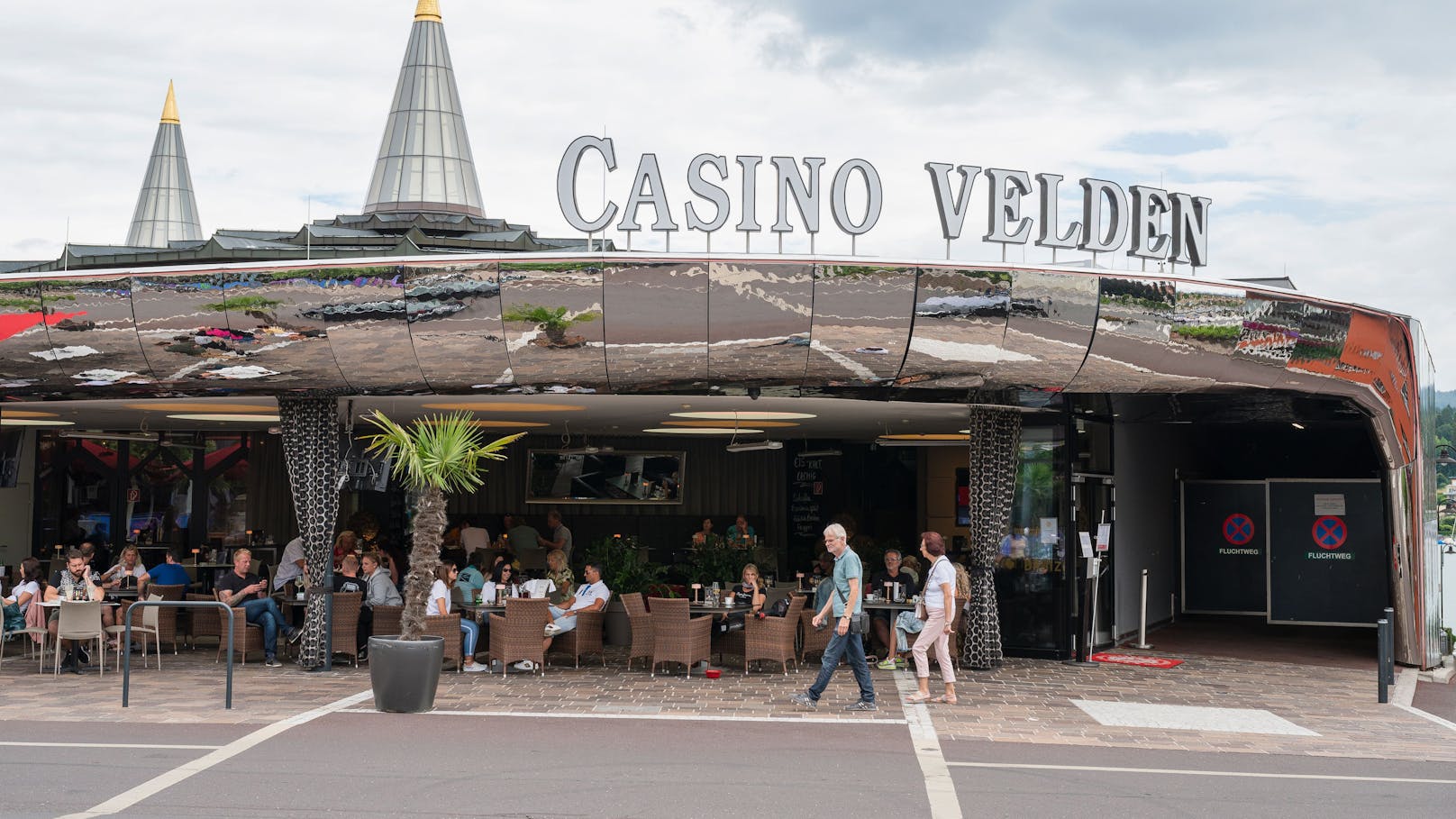 Spontaner Besuch im Casino – Frau knackt Mega-Jackpot