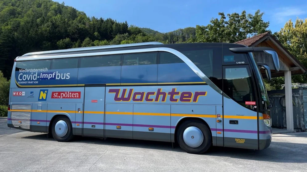 In St. Pölten fährt der Impfbus vor.