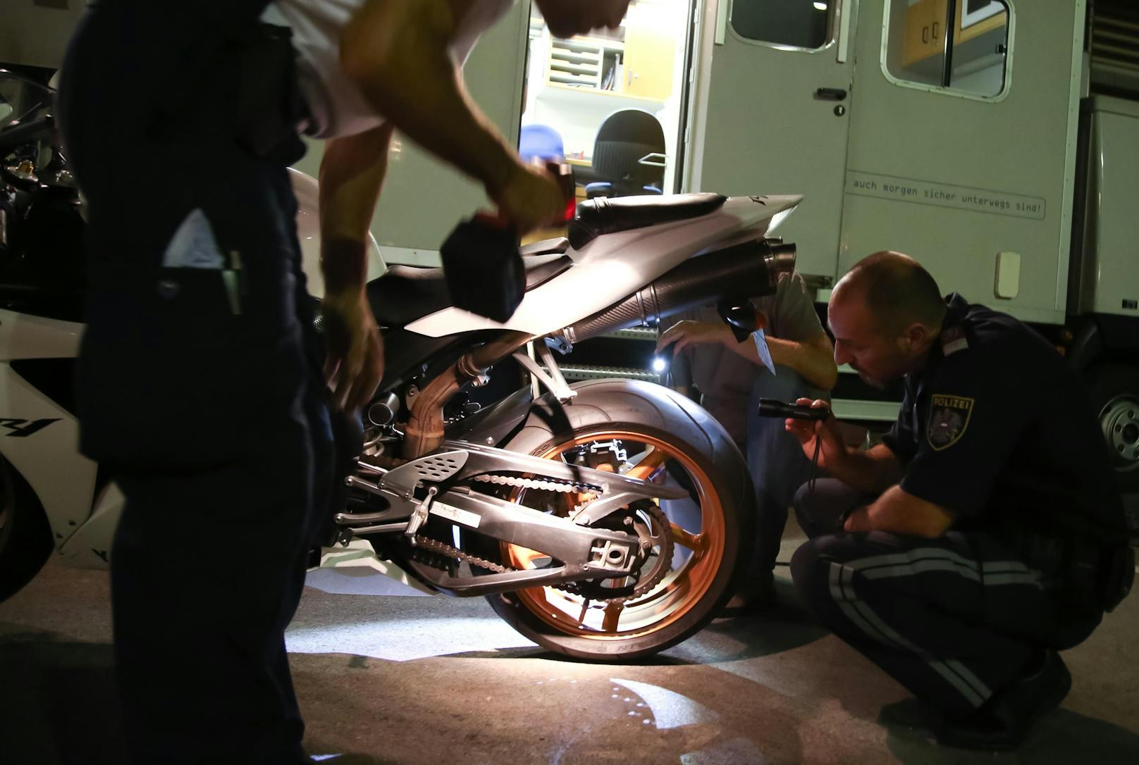 Am Wochenende rückte die Polizei zum "länderübergreifenden Überwachungseinsatz" gegen Motorrad-Sünder aus. (Symbolbild)