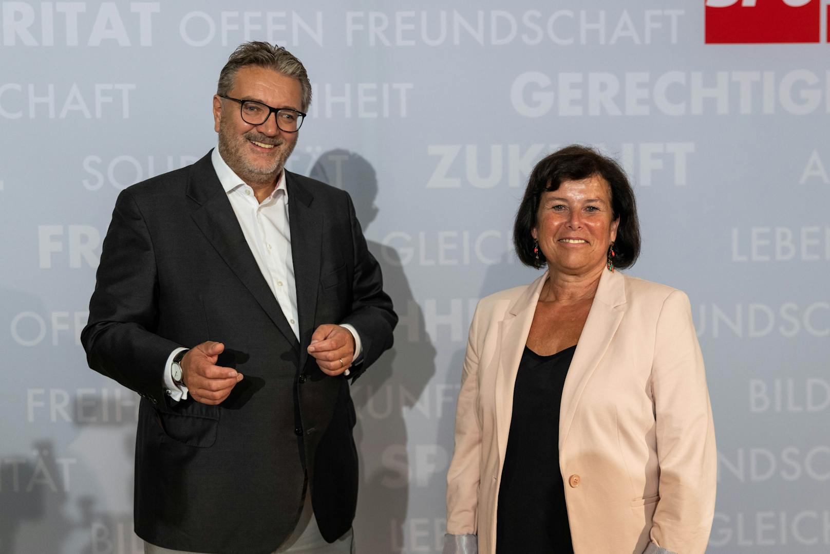Die Soziallandesräte von Wien Peter Hacker und Oberösterreich Birgit Gerstorfer stellten die sozialdemokratischen Grundsätze für eine Reform der Pflege vor.