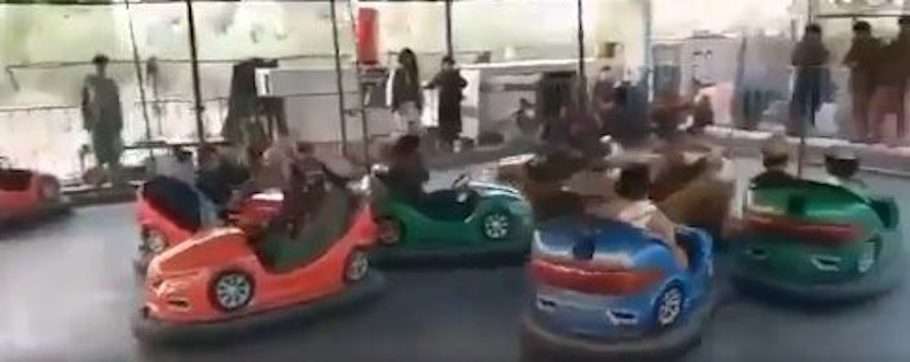 Taliban-Kämpfer besuchten einen Vergnügungspark in Kabul.