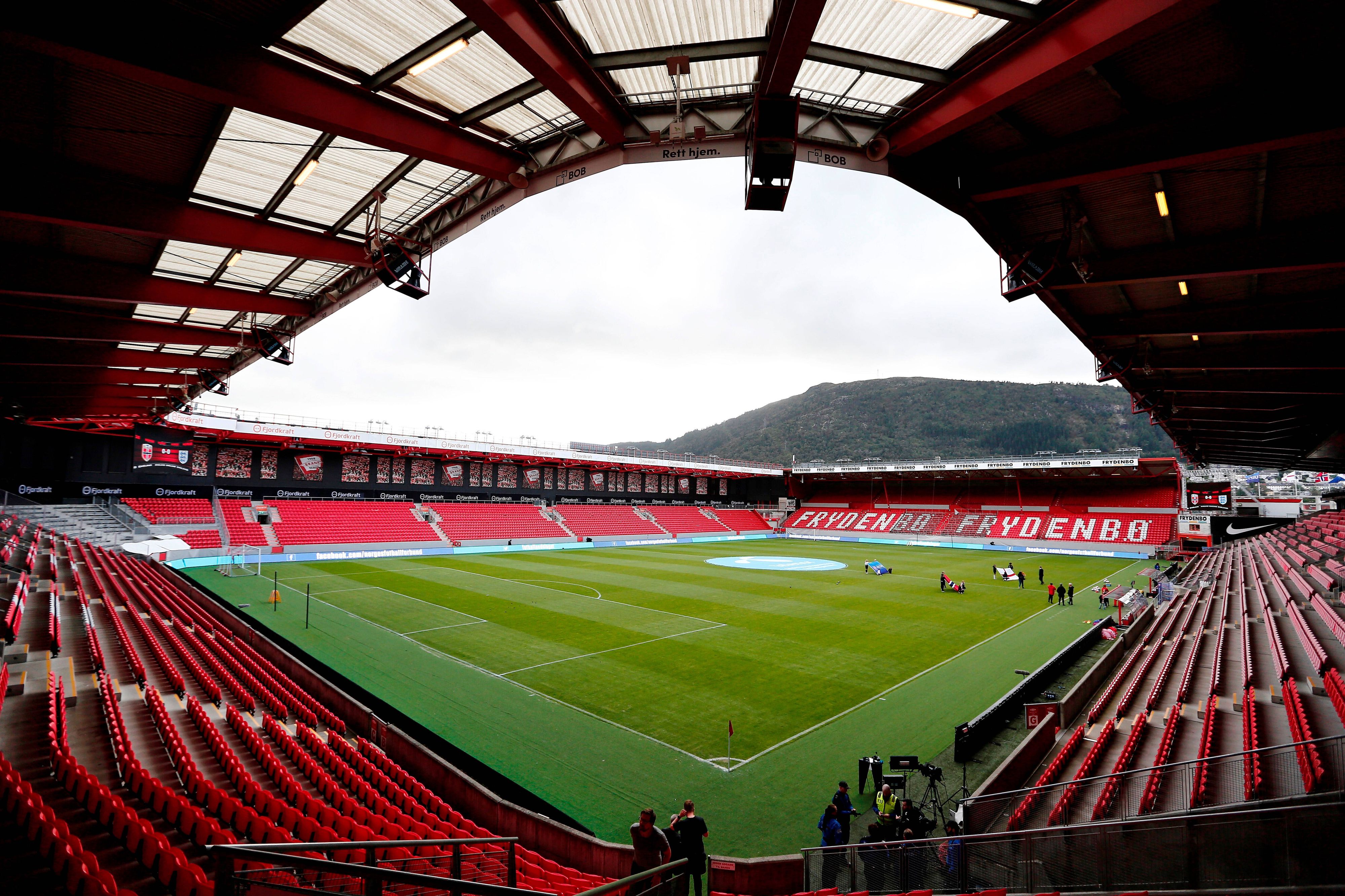 Zwolf Spieler Feiern Auf Dem Rasen Wilde Sexparty Fussball Heute At