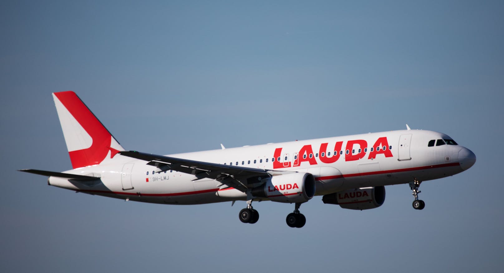 Die neuen Piloten-Arbeitsverträge bei Lauda Europe sorgen für heftige Kritik, denn Piloten erhalten nun kein Grundgehalt mehr.