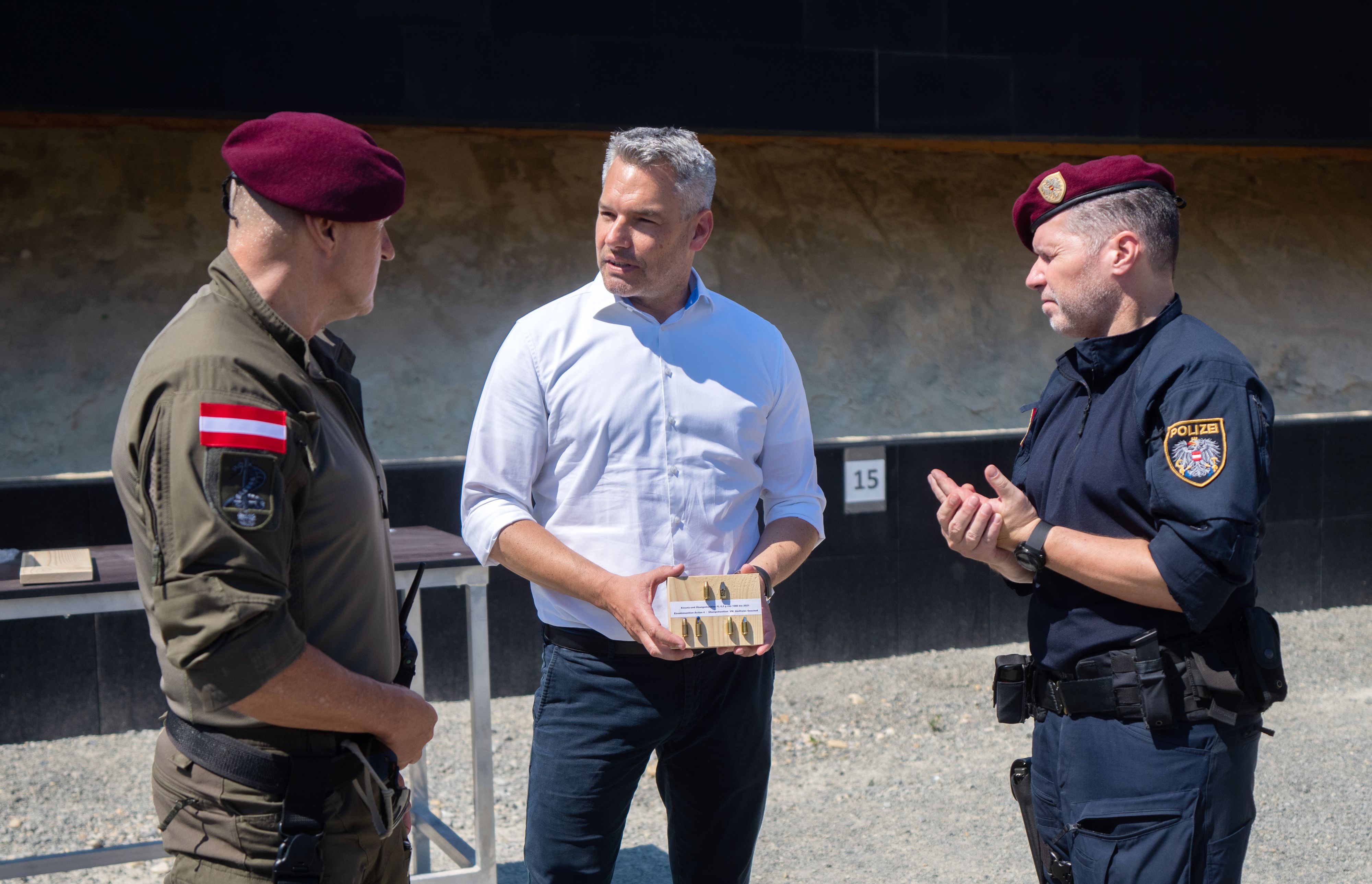 Kanzler Nehammer will Behörden mehr Befugnisse gegen islamistischen Terror geben.