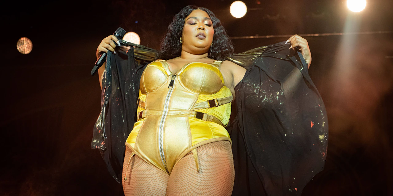Lizzo weint vor laufender Kamera: "Sie demütigen mich" - Vimarsana News