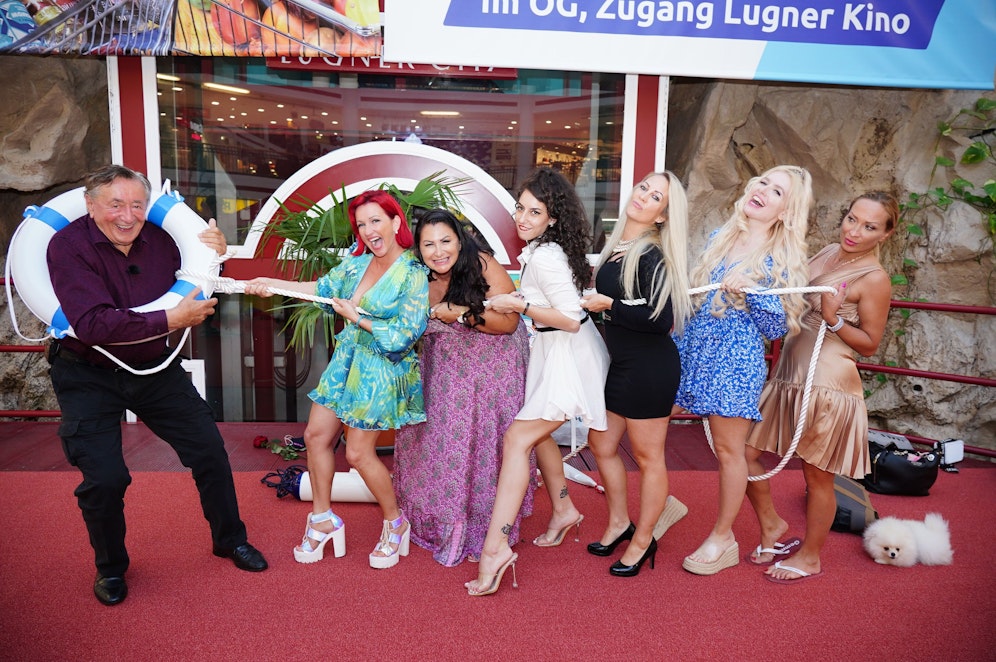 Mariana, Leontine, Jacquline, Barbara, Lisa und Anna – alle wollen Richard Lugner!<br>