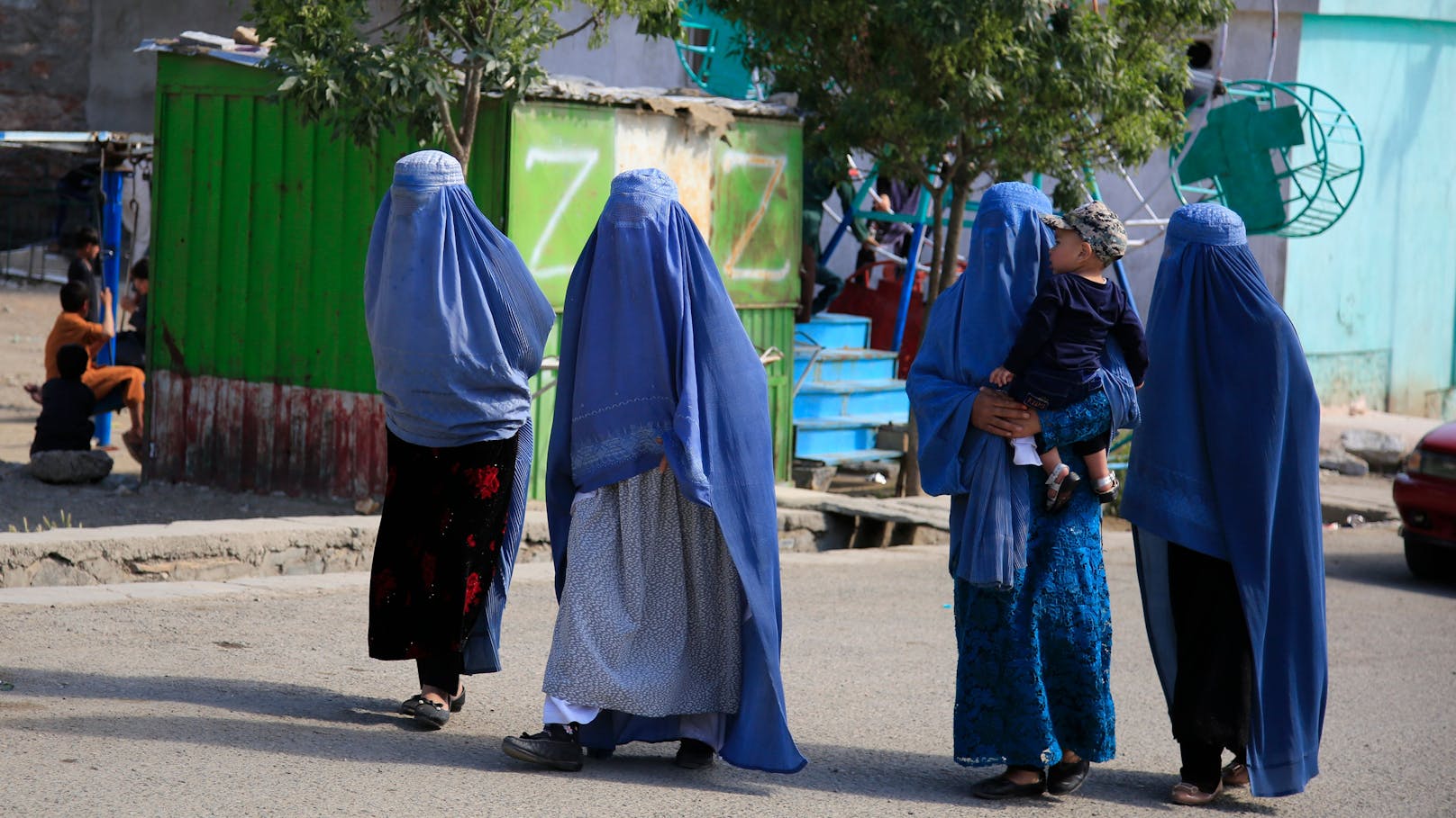 Frauen mit Burka in Kabul