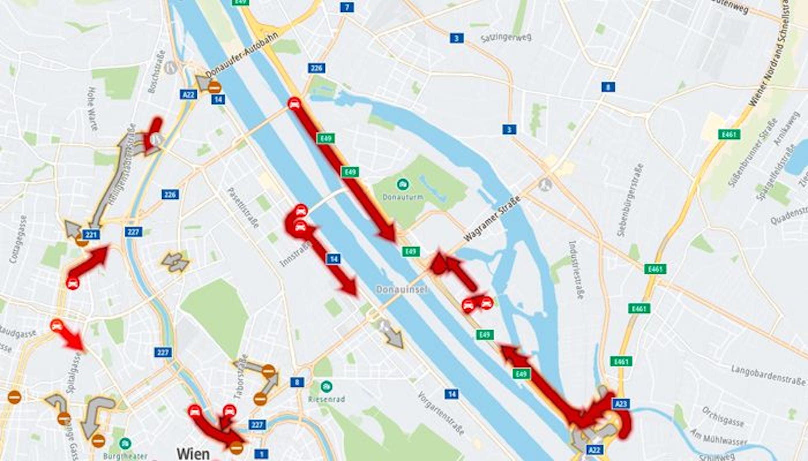 Deutlich zu sehen - die roten Pfeile zeigen den Stau vor dem Kaisermühlen-Tunnel an - auf beiden Seiten.