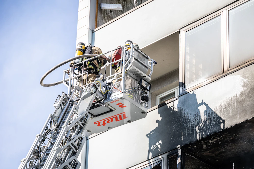 Eine Zigarette dürfte in Linz einen Balkonbrand ausgelöst haben.