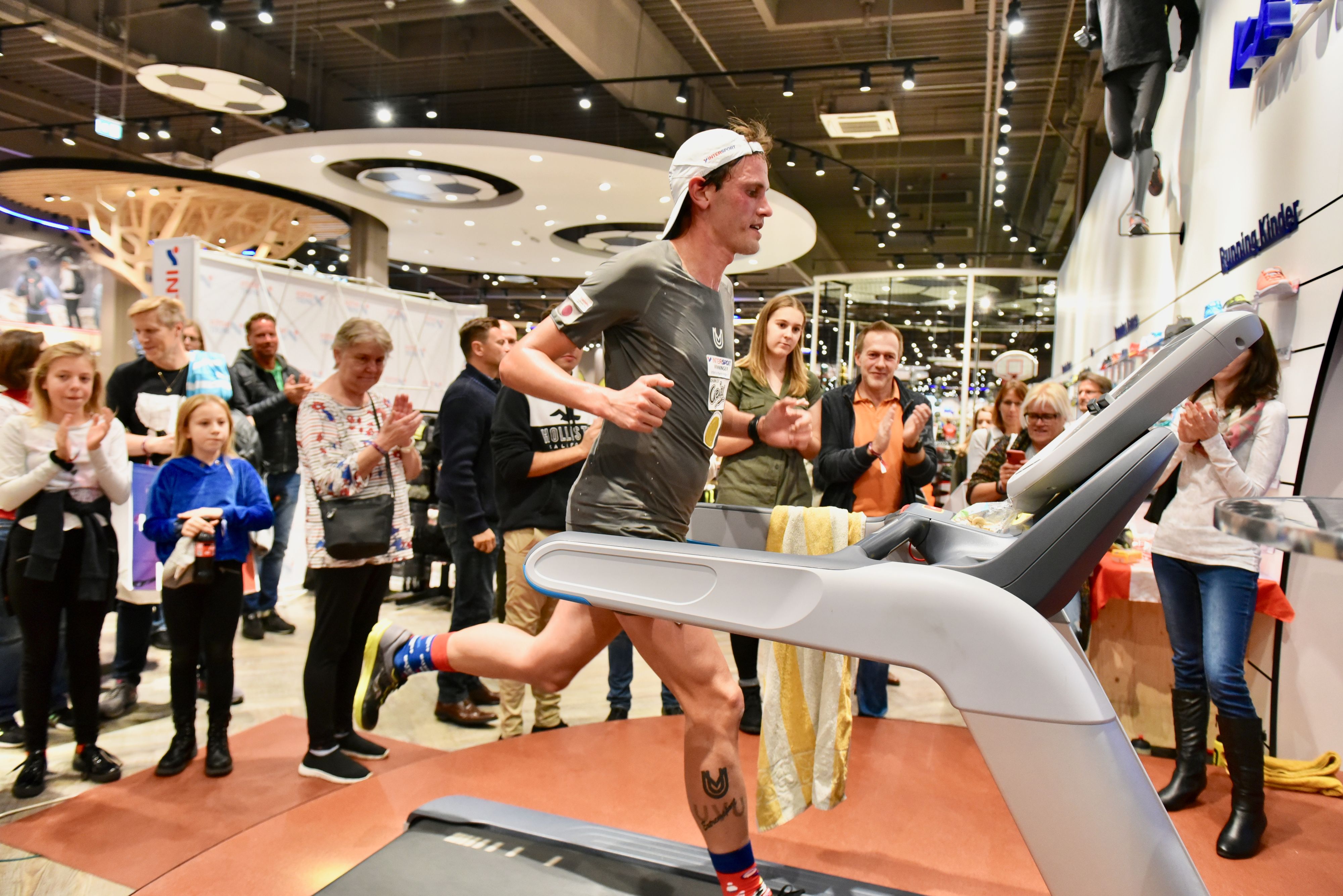 Rainer Predl plant einen Extremlauf am Laufband.