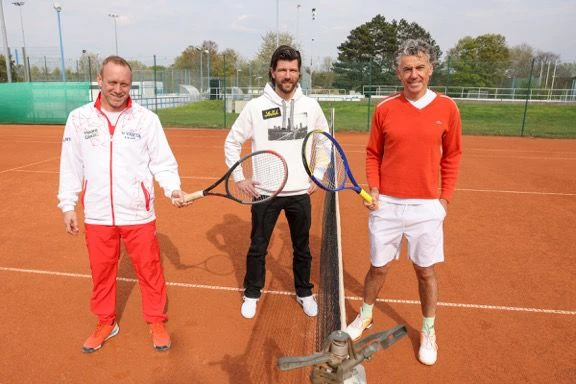Koubek, Melzer und Tojner am Tennisplatz.