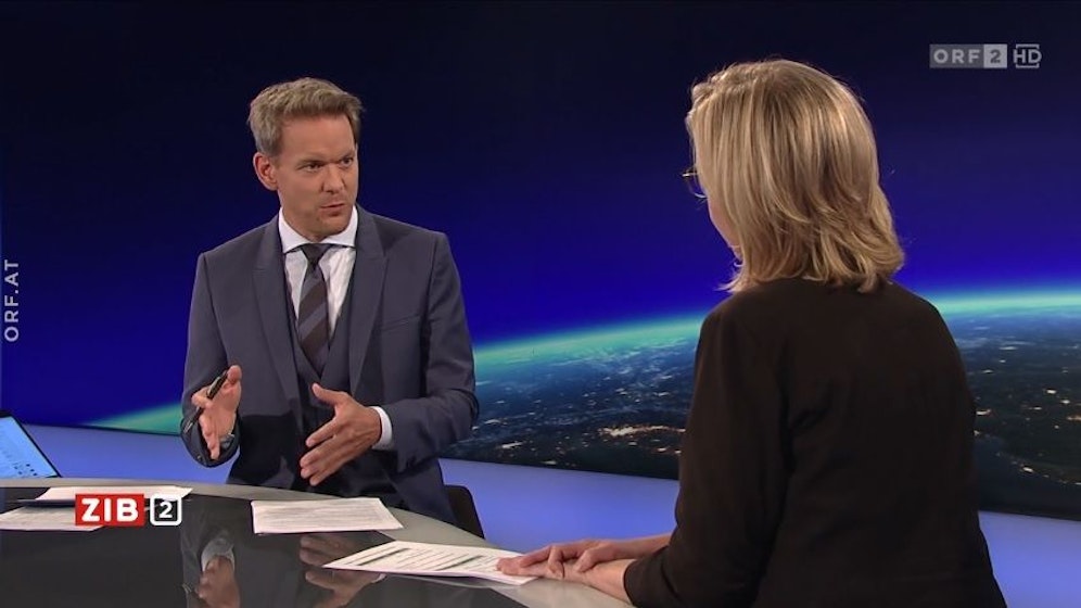 Ministerin Gewessler (Grüne) steht wegen des 1-2-3-Ticket derzeit in der Kritik.