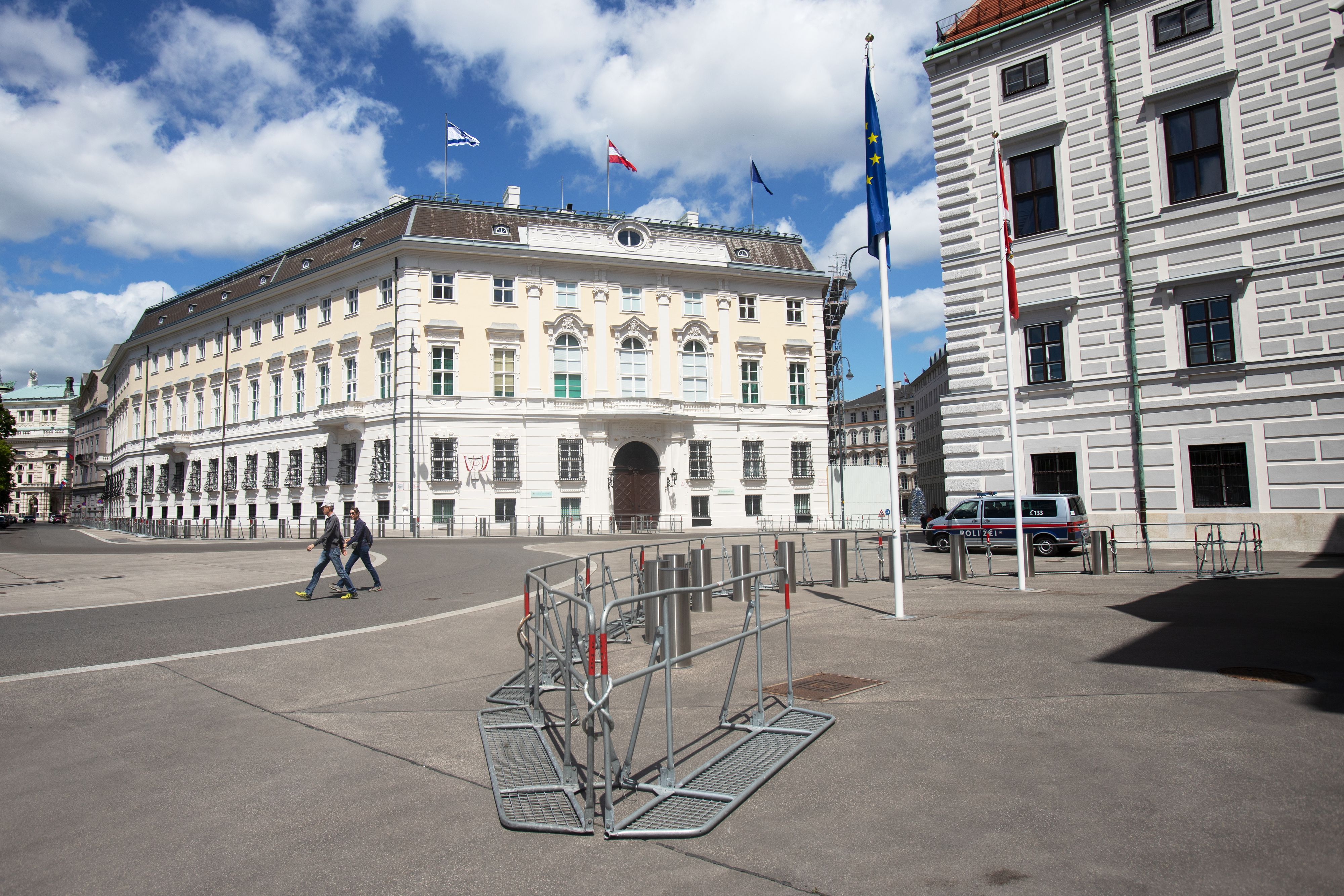 Absperrung und Polizei vor dem Kanzleramt (Archivfoto)