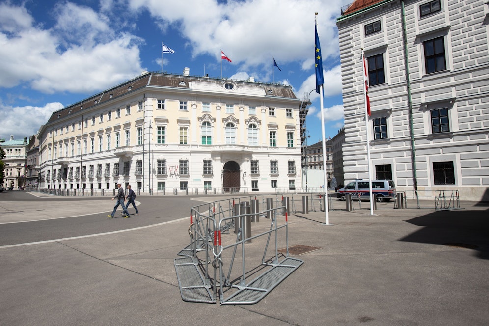 Absperrung und Polizei vor dem Kanzleramt (Archivfoto)