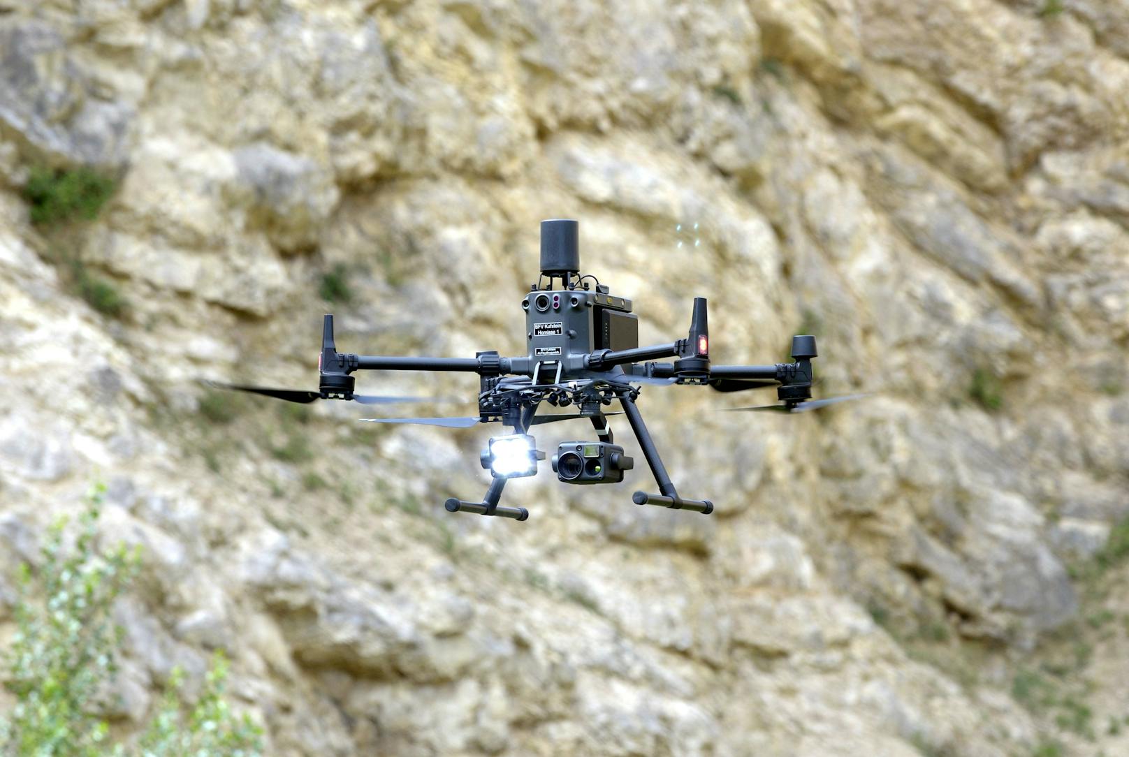 Einsatzvorführung mit "Drohnen zur Einsatzunterstützung bei Waldbrand, Personensuche und Lageerkundung" in Gumpoldskirchen.