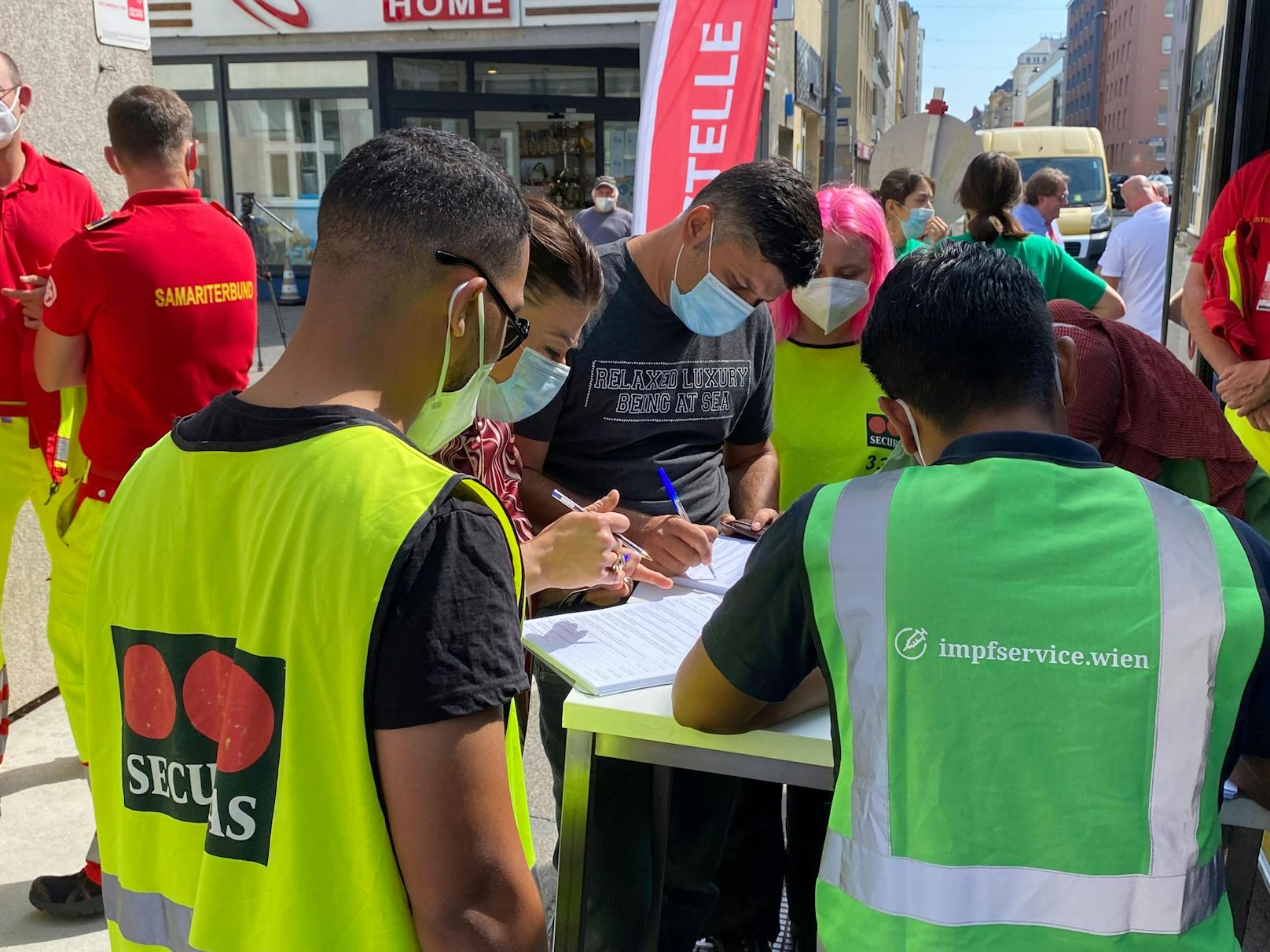 Nach der Impf-Station im Stephansdom steuert jetzt auch ein Impf-Bus der Stadt Wien in den kommenden Wochen Moscheen und Gebetshäuser anderer Glaubensgemeinschaften an.