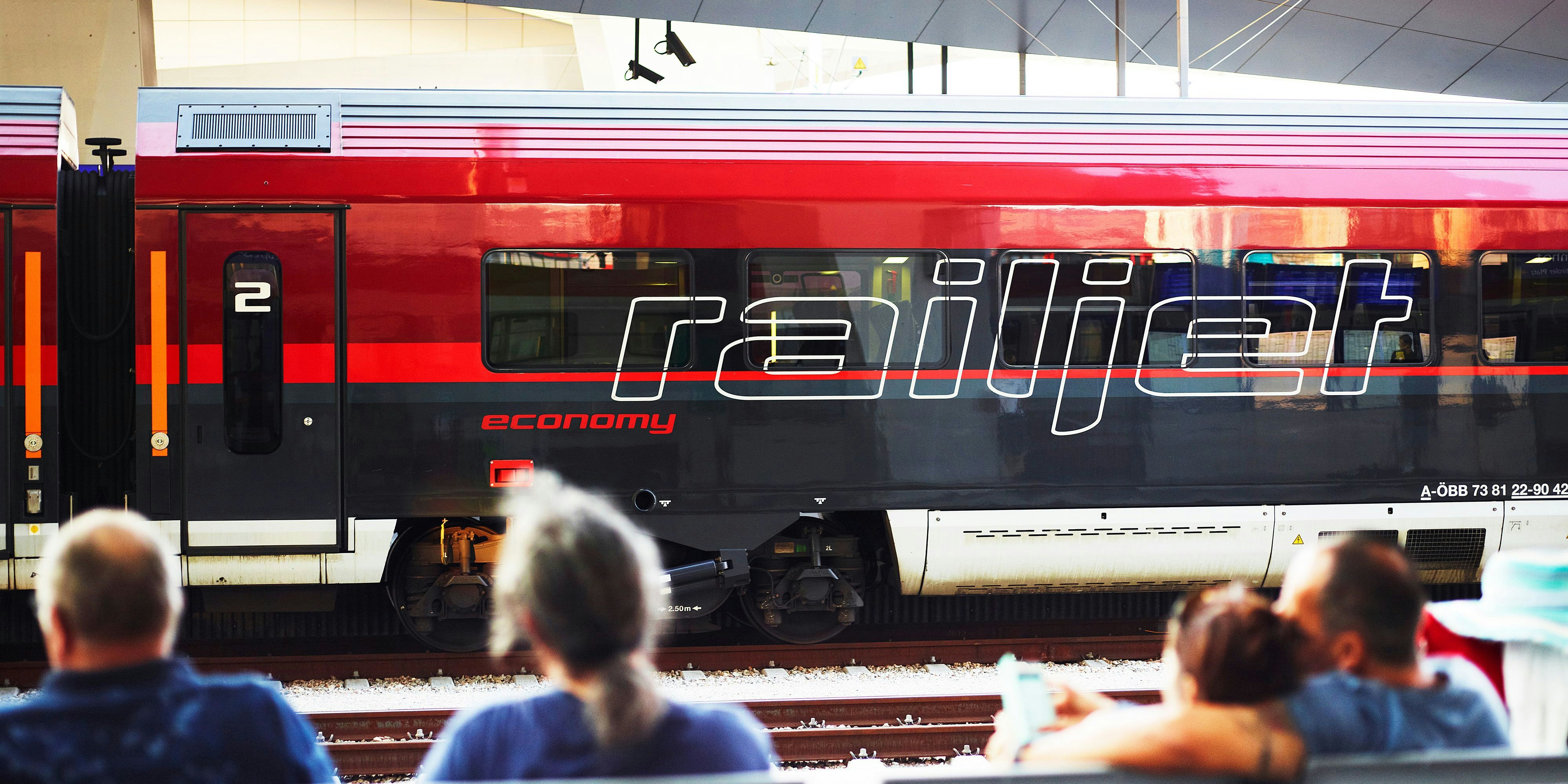 Die Person fuhr mit einem RailJet von Wien Hbf ab.