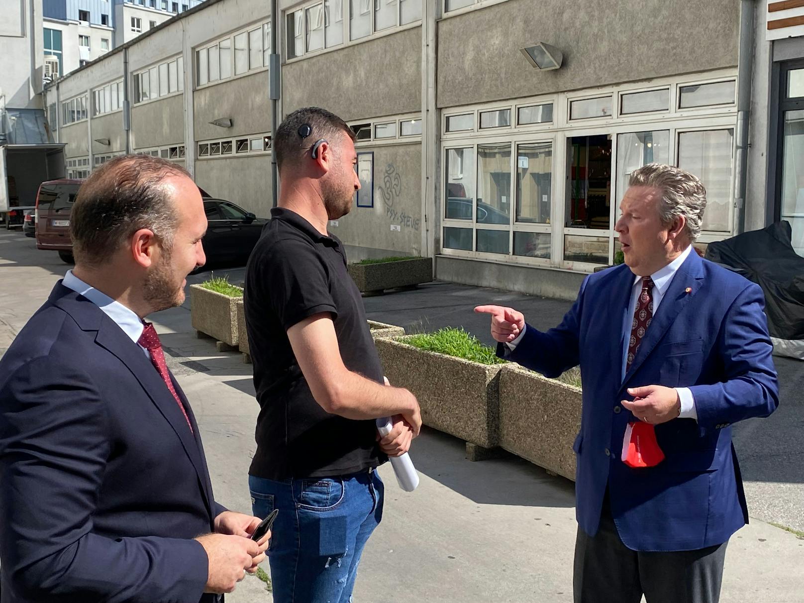 Nach der Impf-Station im Stephansdom steuert jetzt auch ein Impf-Bus der Stadt Wien in den kommenden Wochen Moscheen und Gebetshäuser anderer Glaubensgemeinschaften an.