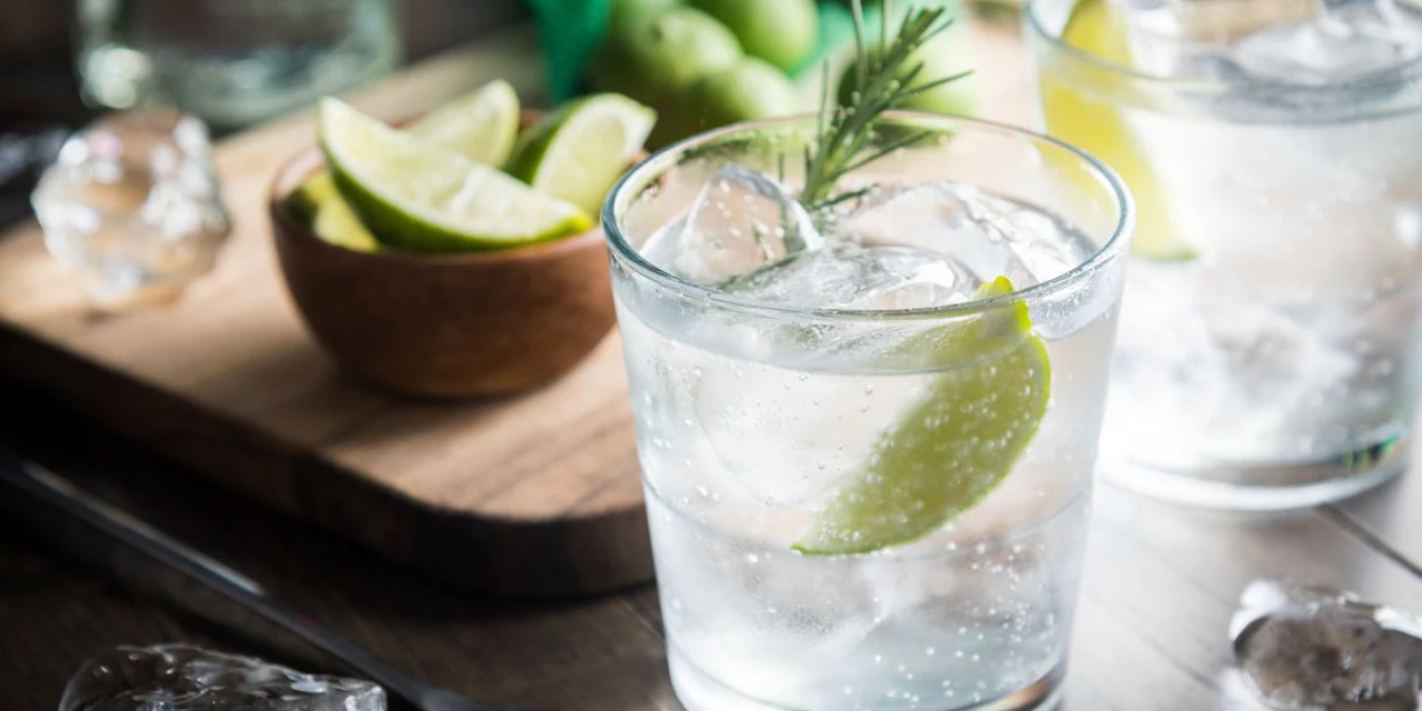Prost! 3 Eigenschaften des Gin, die du noch nicht kennst - Vimarsana News