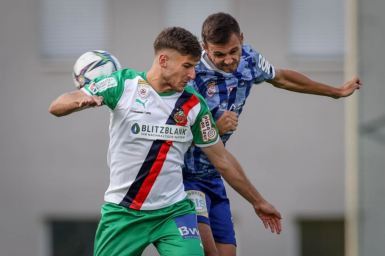 Blau Weiß Linz im Duell mit Rapid II. 
