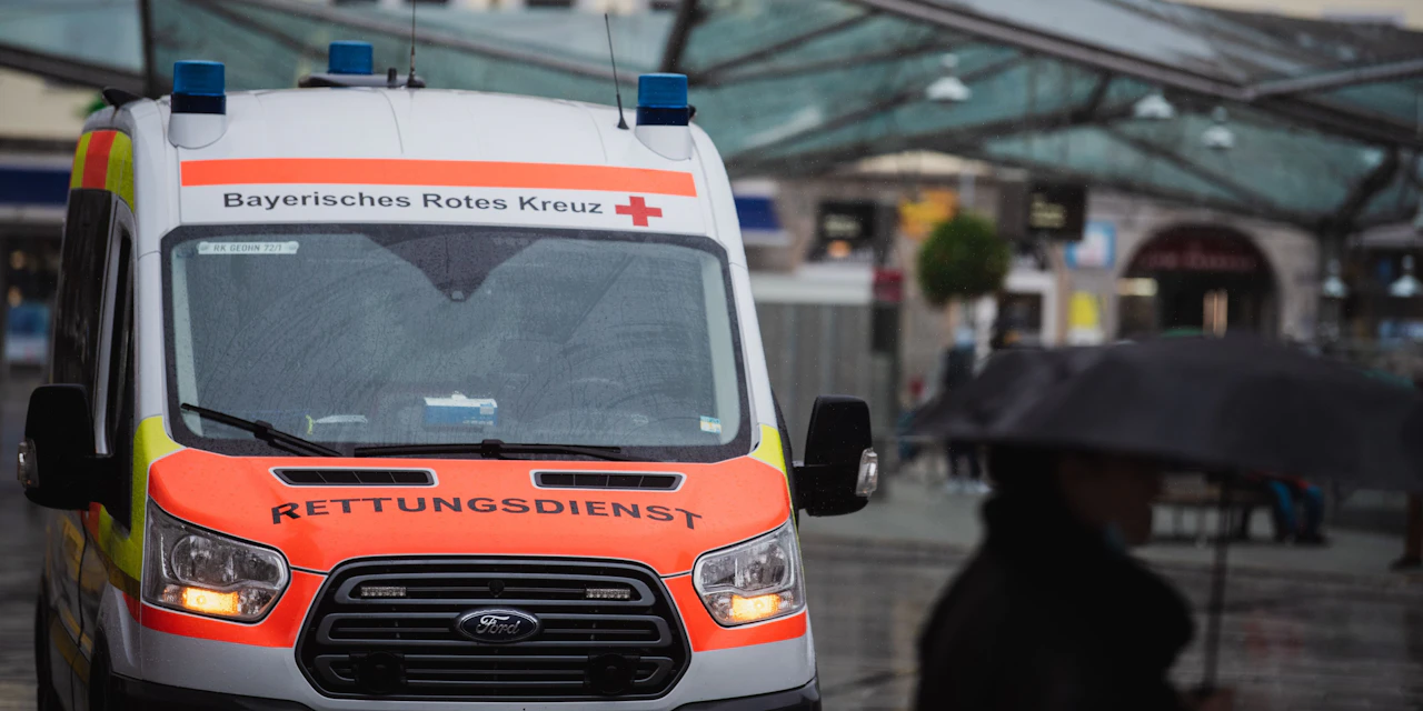 "Freunde" filmten 22-Jährigen beim Ertrinken - Vimarsana News