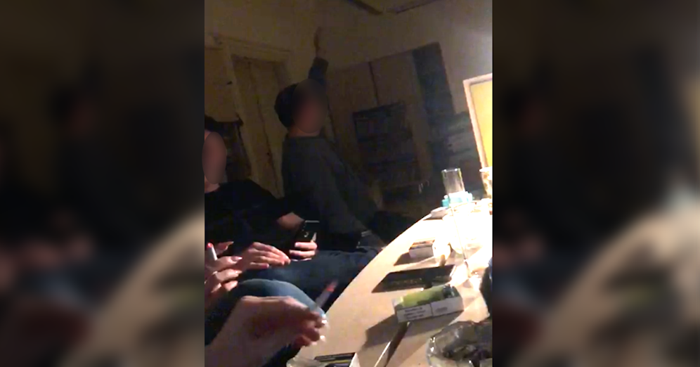 In den Büroräumen der MA35 stießen Mitarbeiter mit Schnaps an.