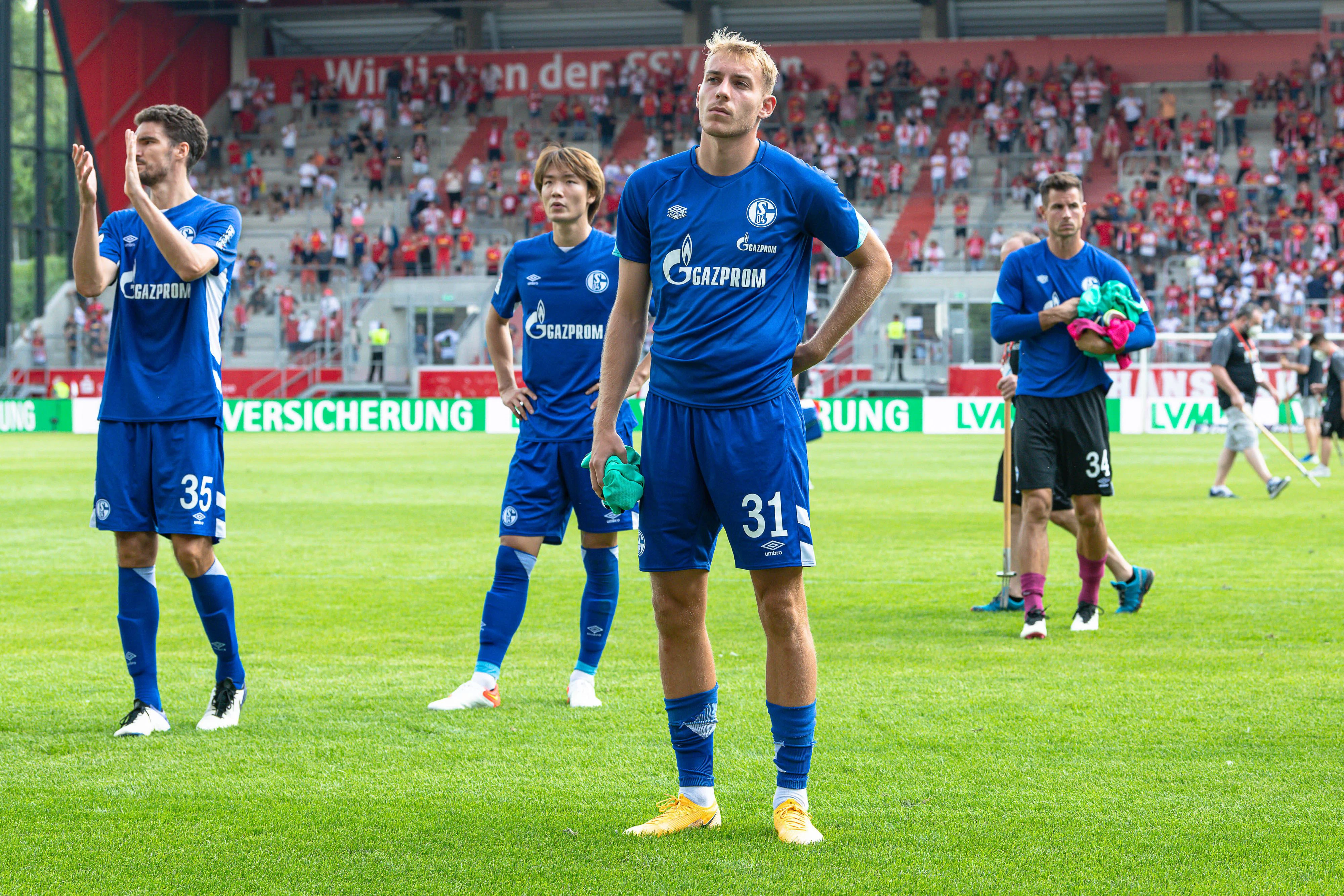 Schalke kassiert eine Abfuhr in Regensburg. 