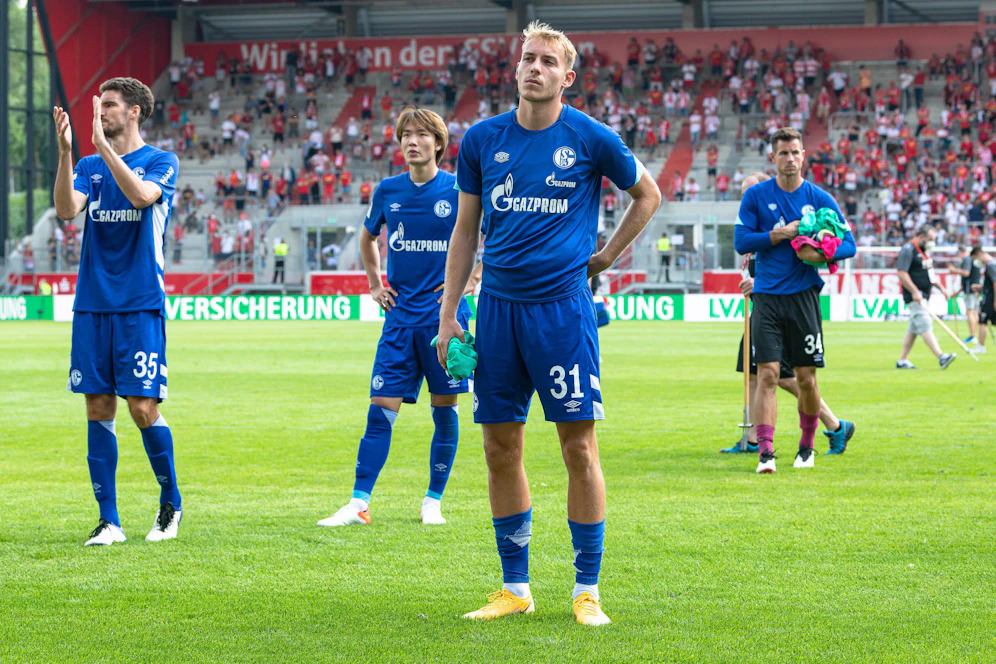 Schalke kassiert eine Abfuhr in Regensburg. 