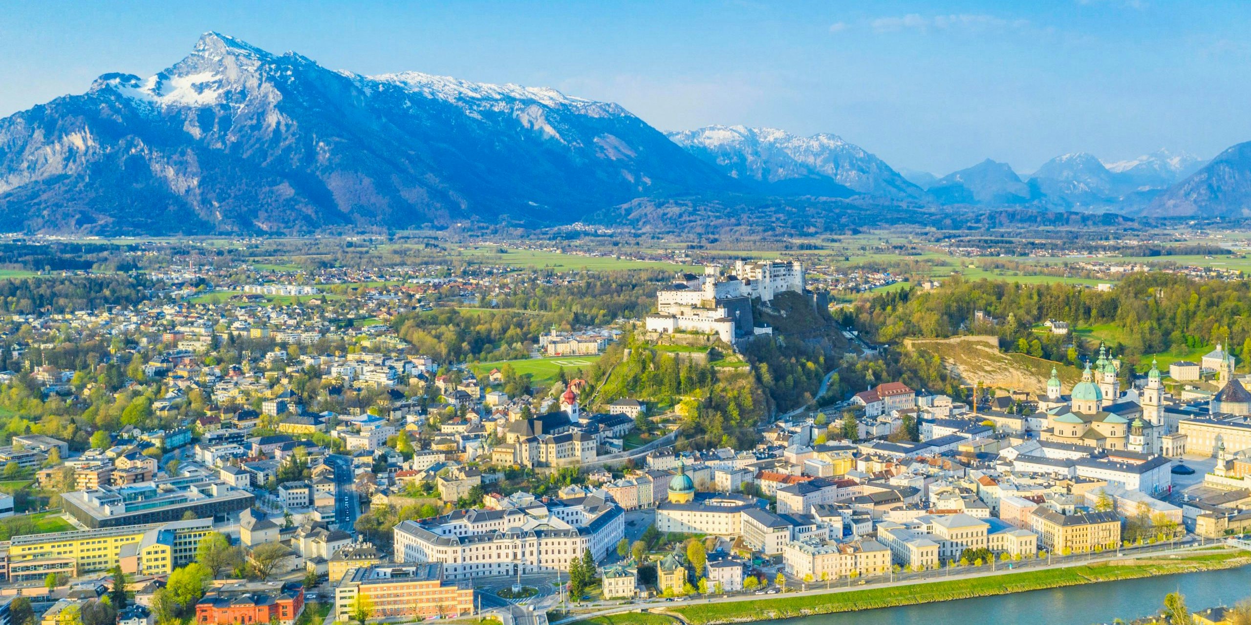 Die Stadt Salzburg, links im Hintergrund der 1.972 Meter hohe Untersberg.