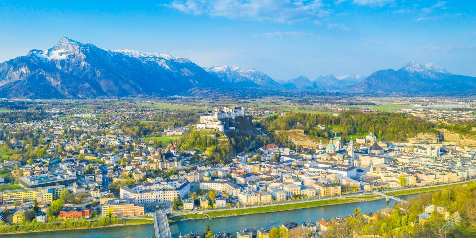Die Stadt Salzburg, links im Hintergrund der 1.972 Meter hohe Untersberg.