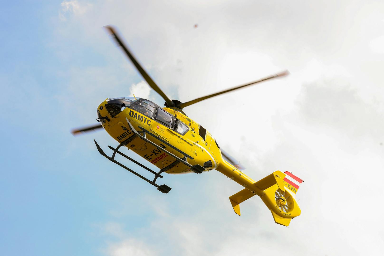 Der Bub wurde mit dem Rettungsheli ins Spital nach Linz geflogen.