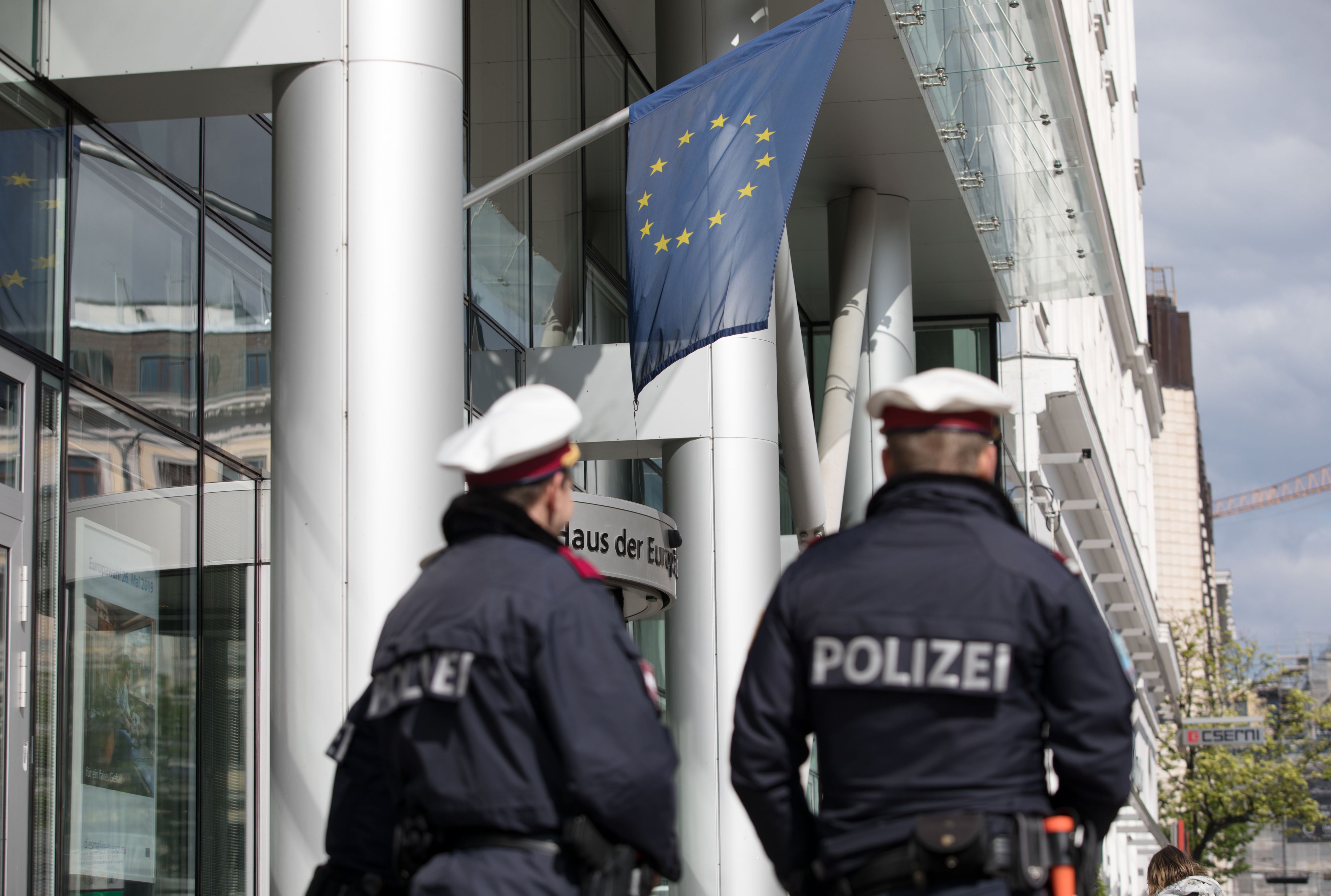 Ein Polizist wurde von der rabiaten Frau attackiert und verletzt. Symbolbild